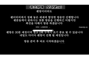 <b class=